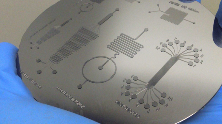 Analysis of femtosecond laser key technology in microfluidic chip mould manufacturing